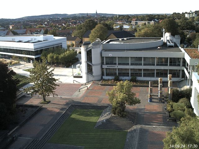 Foto der Webcam: Verwaltungsgebäude, Innenhof mit Audimax, Hörsaal-Gebäude 1