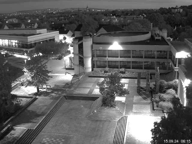 Foto der Webcam: Verwaltungsgebäude, Innenhof mit Audimax, Hörsaal-Gebäude 1