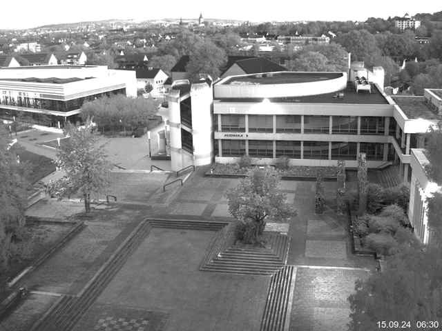 Foto der Webcam: Verwaltungsgebäude, Innenhof mit Audimax, Hörsaal-Gebäude 1