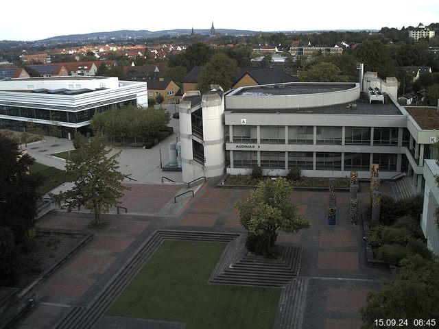 Foto der Webcam: Verwaltungsgebäude, Innenhof mit Audimax, Hörsaal-Gebäude 1