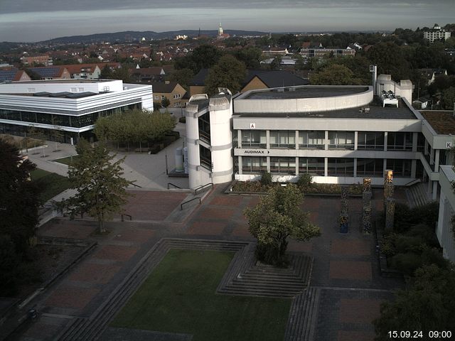 Foto der Webcam: Verwaltungsgebäude, Innenhof mit Audimax, Hörsaal-Gebäude 1