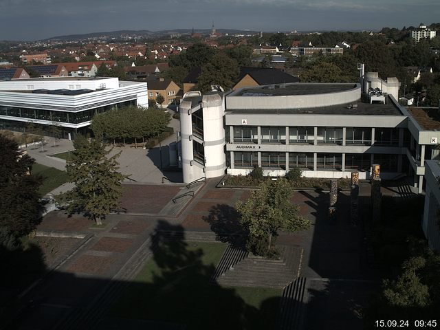 Foto der Webcam: Verwaltungsgebäude, Innenhof mit Audimax, Hörsaal-Gebäude 1