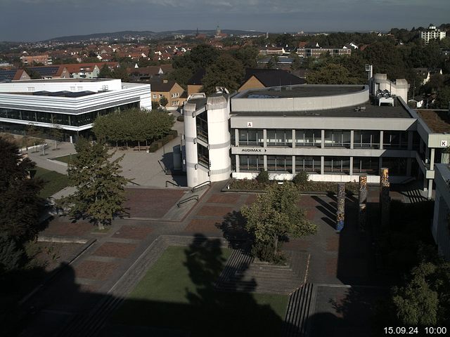 Foto der Webcam: Verwaltungsgebäude, Innenhof mit Audimax, Hörsaal-Gebäude 1