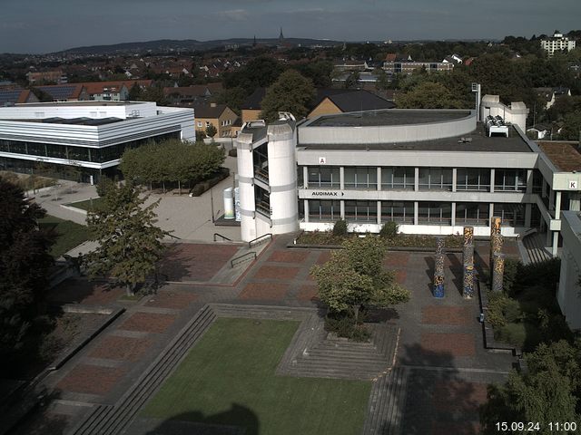 Foto der Webcam: Verwaltungsgebäude, Innenhof mit Audimax, Hörsaal-Gebäude 1