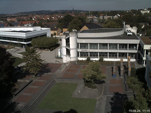 Foto der Webcam: Verwaltungsgebäude, Innenhof mit Audimax, Hörsaal-Gebäude 1