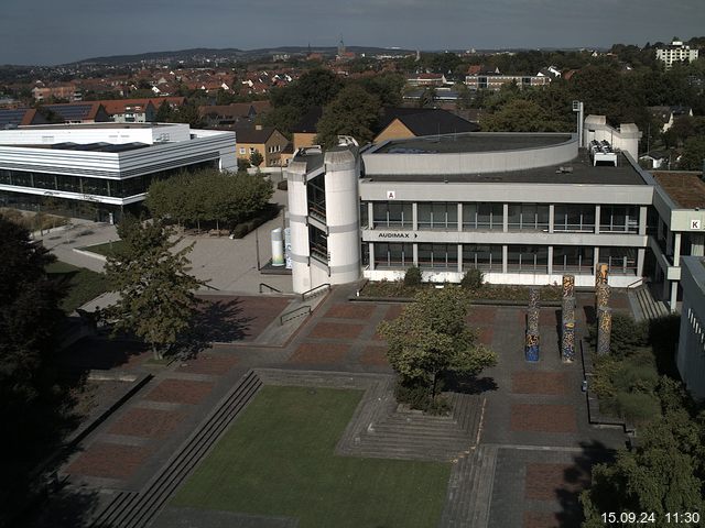 Foto der Webcam: Verwaltungsgebäude, Innenhof mit Audimax, Hörsaal-Gebäude 1