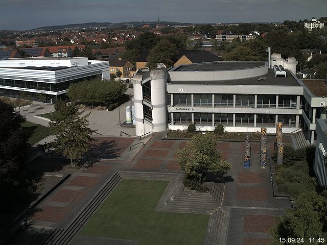 Foto der Webcam: Verwaltungsgebäude, Innenhof mit Audimax, Hörsaal-Gebäude 1