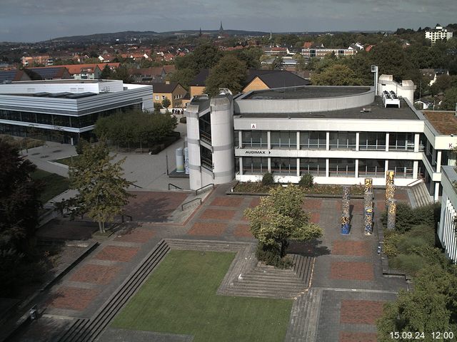 Foto der Webcam: Verwaltungsgebäude, Innenhof mit Audimax, Hörsaal-Gebäude 1