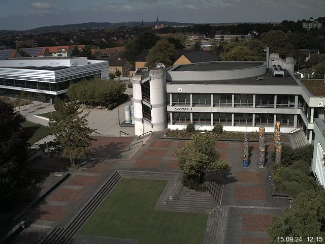 Foto der Webcam: Verwaltungsgebäude, Innenhof mit Audimax, Hörsaal-Gebäude 1