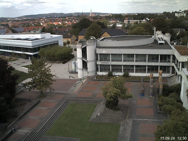 Foto der Webcam: Verwaltungsgebäude, Innenhof mit Audimax, Hörsaal-Gebäude 1