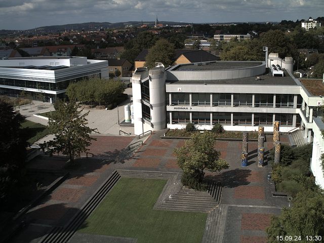 Foto der Webcam: Verwaltungsgebäude, Innenhof mit Audimax, Hörsaal-Gebäude 1