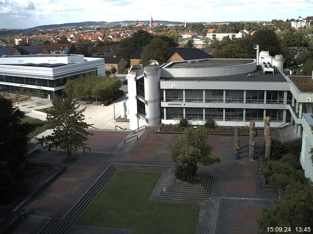 Foto der Webcam: Verwaltungsgebäude, Innenhof mit Audimax, Hörsaal-Gebäude 1