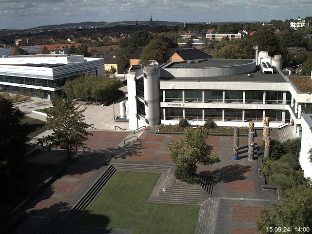 Foto der Webcam: Verwaltungsgebäude, Innenhof mit Audimax, Hörsaal-Gebäude 1