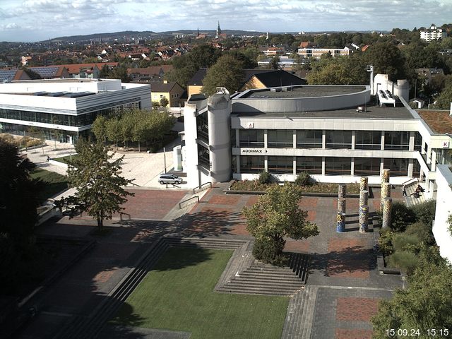 Foto der Webcam: Verwaltungsgebäude, Innenhof mit Audimax, Hörsaal-Gebäude 1