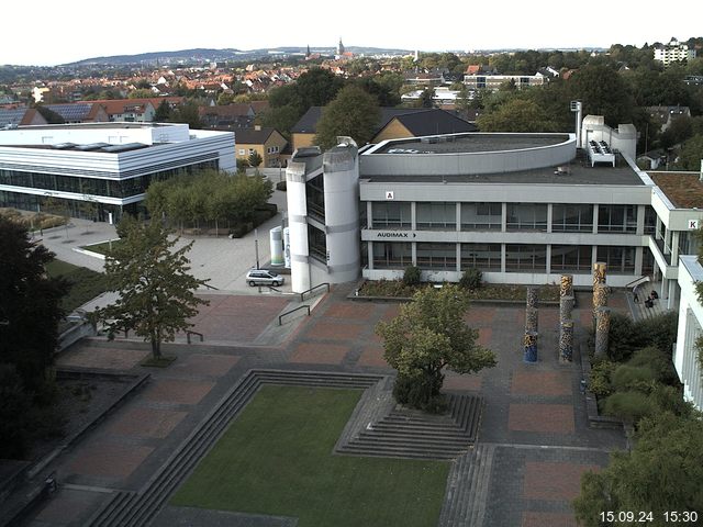 Foto der Webcam: Verwaltungsgebäude, Innenhof mit Audimax, Hörsaal-Gebäude 1