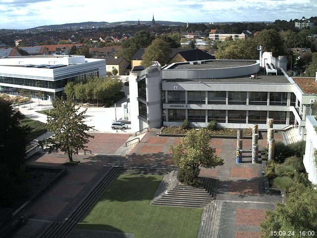 Foto der Webcam: Verwaltungsgebäude, Innenhof mit Audimax, Hörsaal-Gebäude 1