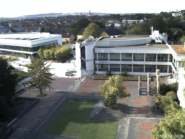 Foto der Webcam: Verwaltungsgebäude, Innenhof mit Audimax, Hörsaal-Gebäude 1