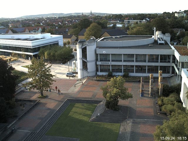 Foto der Webcam: Verwaltungsgebäude, Innenhof mit Audimax, Hörsaal-Gebäude 1