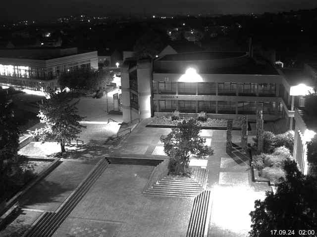 Foto der Webcam: Verwaltungsgebäude, Innenhof mit Audimax, Hörsaal-Gebäude 1