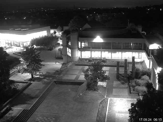 Foto der Webcam: Verwaltungsgebäude, Innenhof mit Audimax, Hörsaal-Gebäude 1