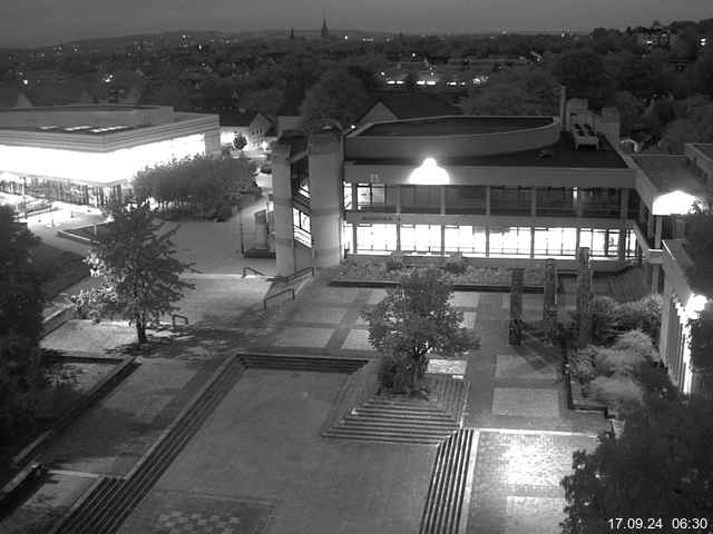 Foto der Webcam: Verwaltungsgebäude, Innenhof mit Audimax, Hörsaal-Gebäude 1