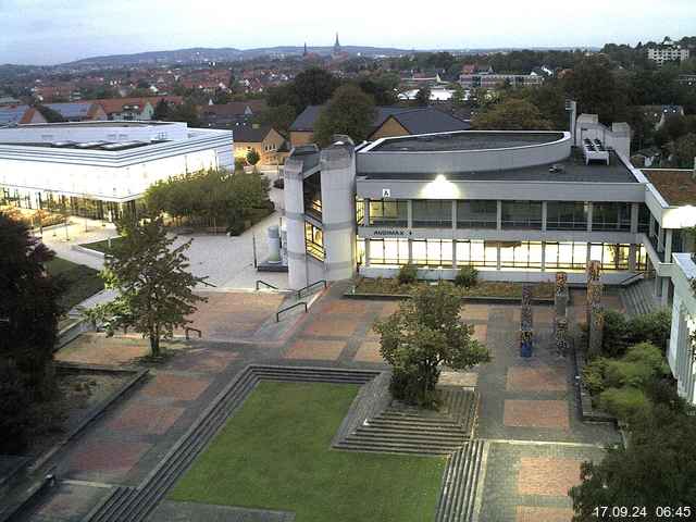 Foto der Webcam: Verwaltungsgebäude, Innenhof mit Audimax, Hörsaal-Gebäude 1