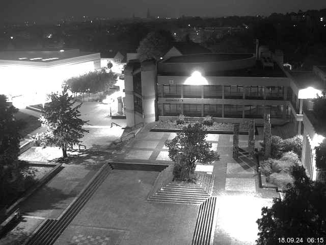 Foto der Webcam: Verwaltungsgebäude, Innenhof mit Audimax, Hörsaal-Gebäude 1