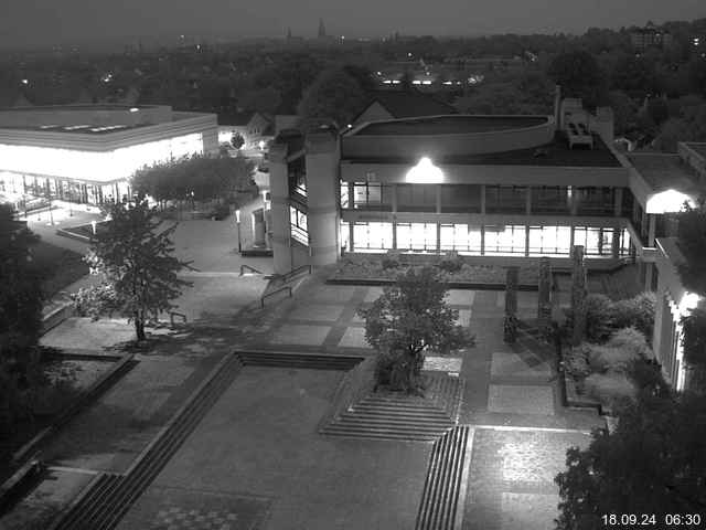 Foto der Webcam: Verwaltungsgebäude, Innenhof mit Audimax, Hörsaal-Gebäude 1