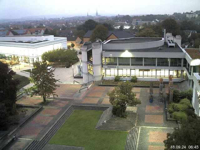 Foto der Webcam: Verwaltungsgebäude, Innenhof mit Audimax, Hörsaal-Gebäude 1