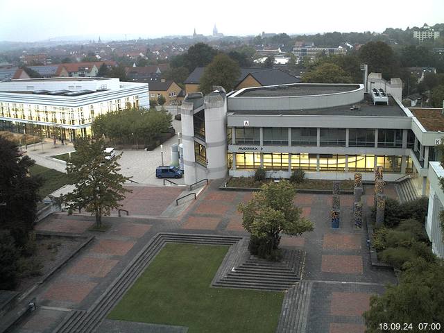 Foto der Webcam: Verwaltungsgebäude, Innenhof mit Audimax, Hörsaal-Gebäude 1