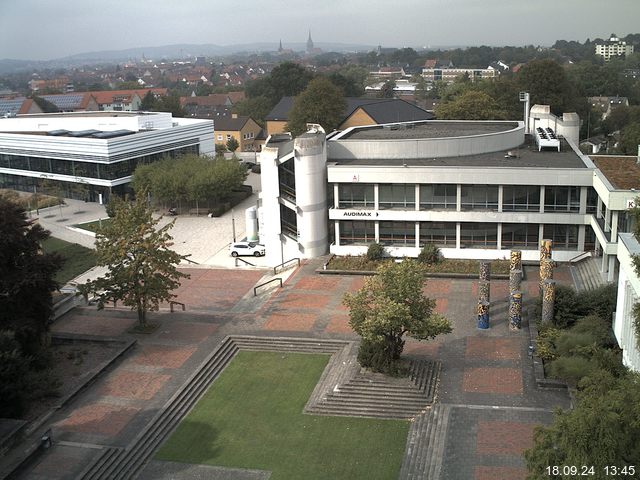 Foto der Webcam: Verwaltungsgebäude, Innenhof mit Audimax, Hörsaal-Gebäude 1