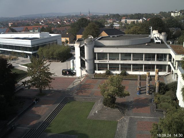 Foto der Webcam: Verwaltungsgebäude, Innenhof mit Audimax, Hörsaal-Gebäude 1