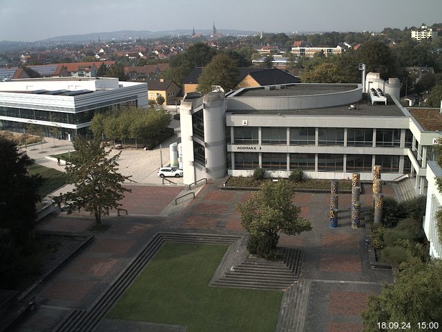 Foto der Webcam: Verwaltungsgebäude, Innenhof mit Audimax, Hörsaal-Gebäude 1