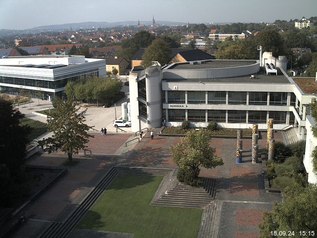 Foto der Webcam: Verwaltungsgebäude, Innenhof mit Audimax, Hörsaal-Gebäude 1