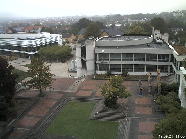 Foto der Webcam: Verwaltungsgebäude, Innenhof mit Audimax, Hörsaal-Gebäude 1