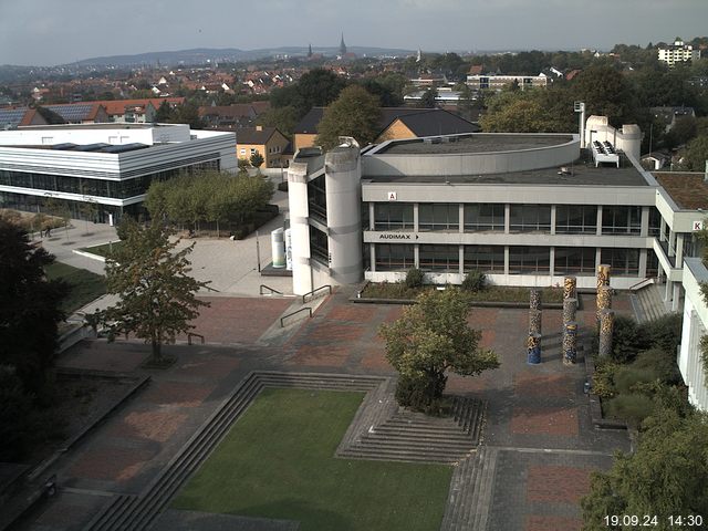 Foto der Webcam: Verwaltungsgebäude, Innenhof mit Audimax, Hörsaal-Gebäude 1