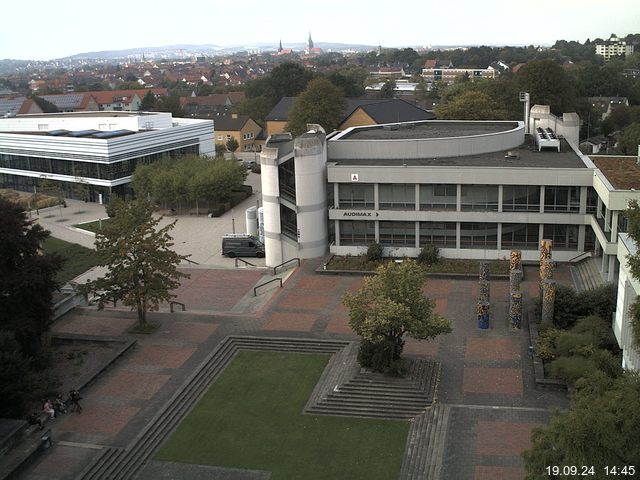 Foto der Webcam: Verwaltungsgebäude, Innenhof mit Audimax, Hörsaal-Gebäude 1