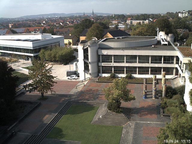 Foto der Webcam: Verwaltungsgebäude, Innenhof mit Audimax, Hörsaal-Gebäude 1