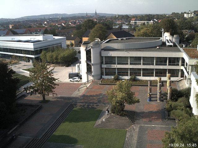 Foto der Webcam: Verwaltungsgebäude, Innenhof mit Audimax, Hörsaal-Gebäude 1