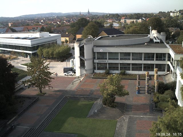 Foto der Webcam: Verwaltungsgebäude, Innenhof mit Audimax, Hörsaal-Gebäude 1