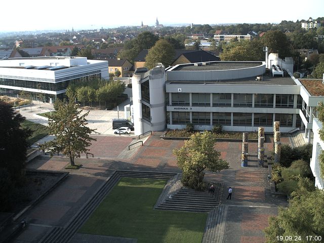 Foto der Webcam: Verwaltungsgebäude, Innenhof mit Audimax, Hörsaal-Gebäude 1