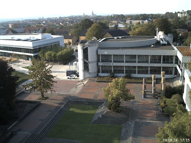 Foto der Webcam: Verwaltungsgebäude, Innenhof mit Audimax, Hörsaal-Gebäude 1