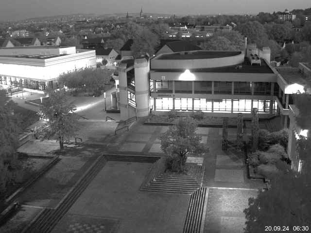 Foto der Webcam: Verwaltungsgebäude, Innenhof mit Audimax, Hörsaal-Gebäude 1