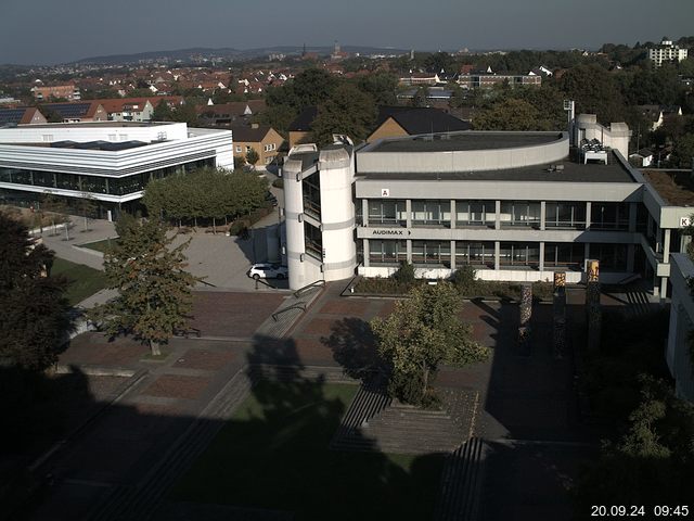 Foto der Webcam: Verwaltungsgebäude, Innenhof mit Audimax, Hörsaal-Gebäude 1