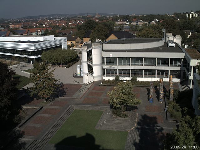 Foto der Webcam: Verwaltungsgebäude, Innenhof mit Audimax, Hörsaal-Gebäude 1