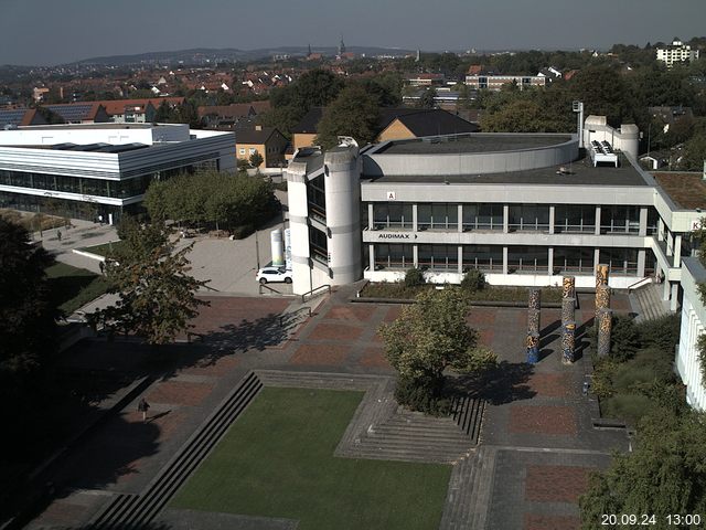 Foto der Webcam: Verwaltungsgebäude, Innenhof mit Audimax, Hörsaal-Gebäude 1