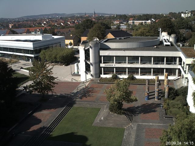 Foto der Webcam: Verwaltungsgebäude, Innenhof mit Audimax, Hörsaal-Gebäude 1