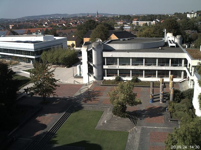 Foto der Webcam: Verwaltungsgebäude, Innenhof mit Audimax, Hörsaal-Gebäude 1