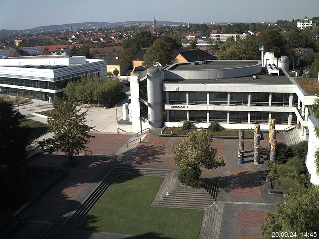 Foto der Webcam: Verwaltungsgebäude, Innenhof mit Audimax, Hörsaal-Gebäude 1