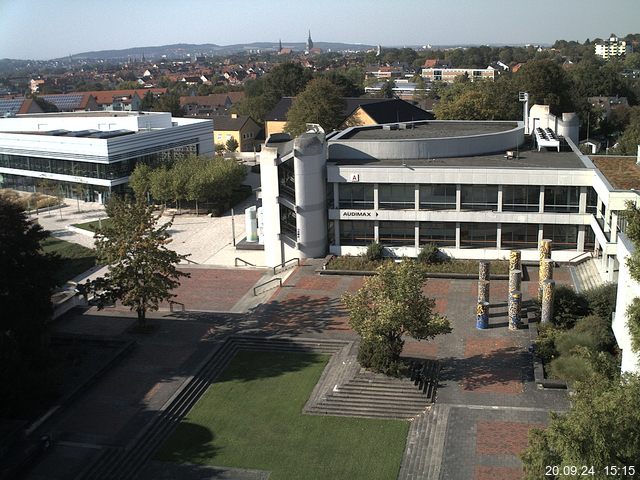 Foto der Webcam: Verwaltungsgebäude, Innenhof mit Audimax, Hörsaal-Gebäude 1